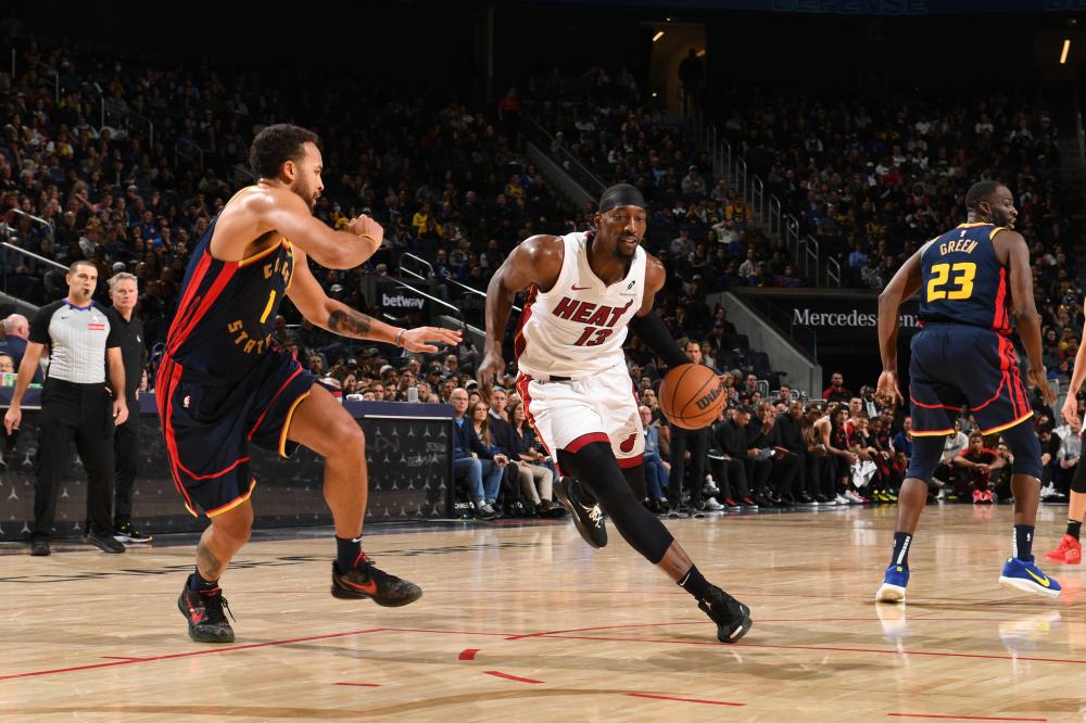 过头球破门 过头球破门